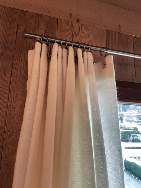Confection de rideaux sur mesure avec pattes en cuir